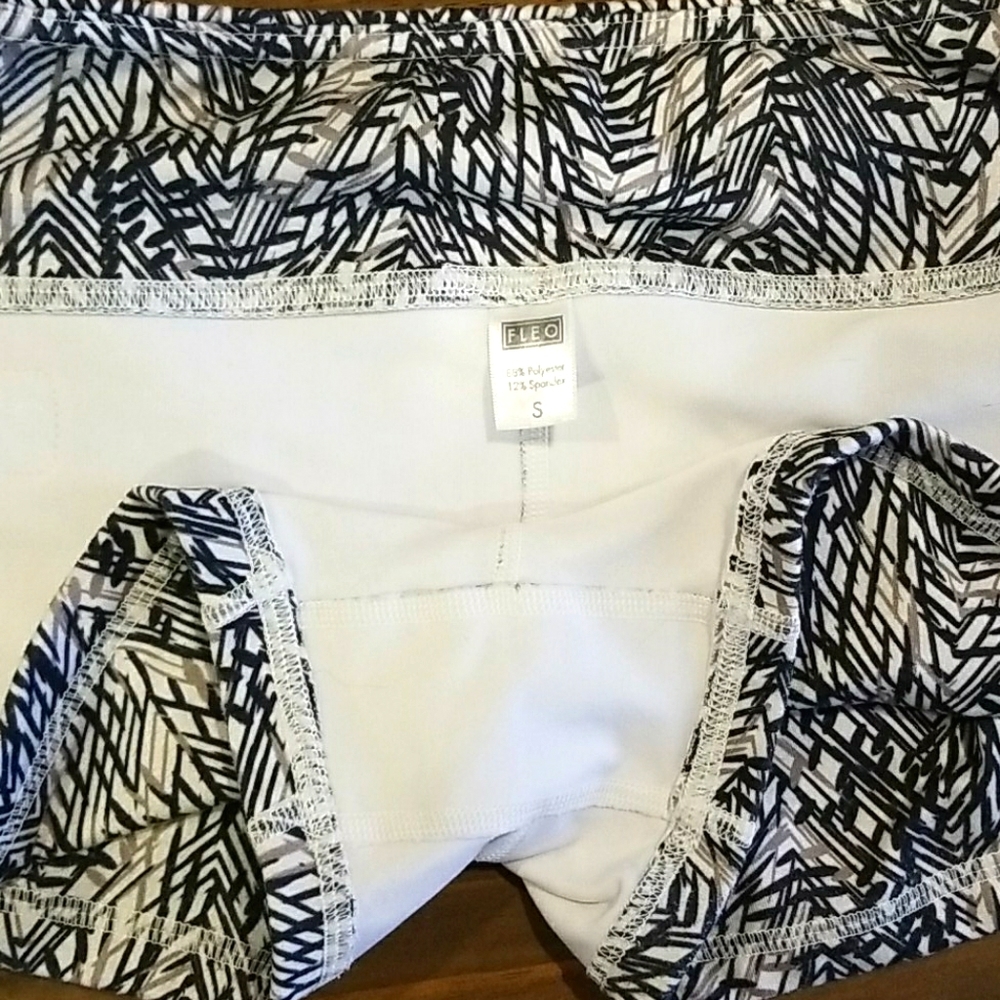 Fleo Shorts - Picture 4 of 4
